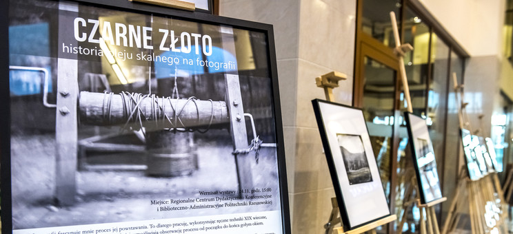 Wernisaż wystawy fotograficznej „Czarne Złoto – historia oleju skalnego na fotografii”