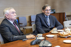 Od lewej: prof. M. Gosztyła, mgr inż. arch. A. Sapeta, 