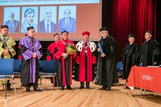 Wręczenie tytułu profesora honorowego prof. M. Szczerkowi,