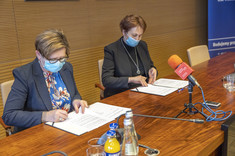 Porozumienie podpisują prof. PRz I. Włoch i mgr inż. E. Niemiec,