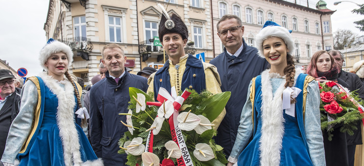 Wieniec od Politechniki Rzeszowskiej z okazji 101. rocznicy odzyskania przez Polskę niepodległości