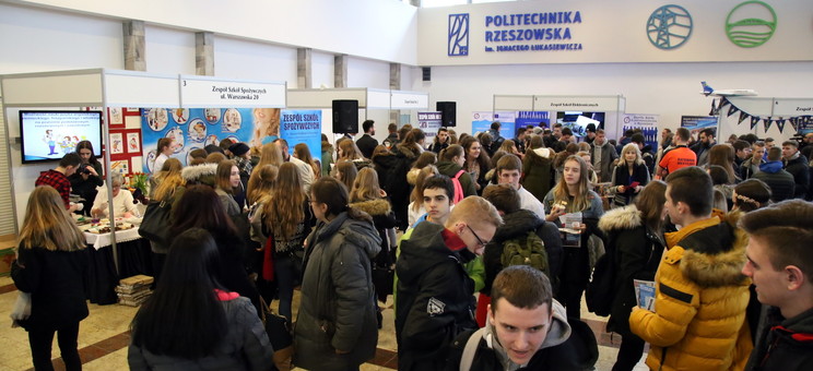 [FOTO] Salon Edukacji Zawodowej i Technicznej na Politechnice Rzeszowskiej